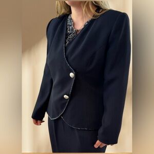 ❤️Retro chic navy beaded trim high low structured blazer